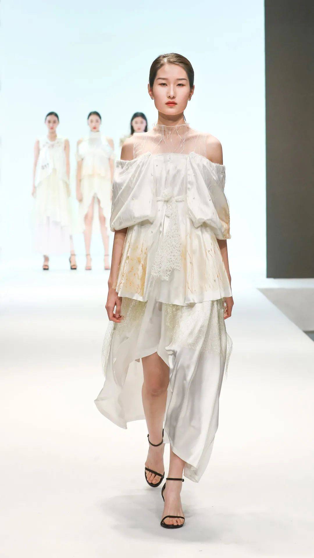 毕业秀东华大学17级服装设计专业毕业设计秀上循环