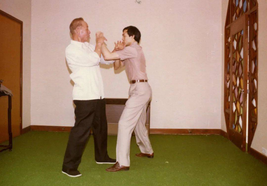 霍英东次子霍震寰跟随姚宗勋练习意拳与站桩因为姚宗勋先生所传技艺的