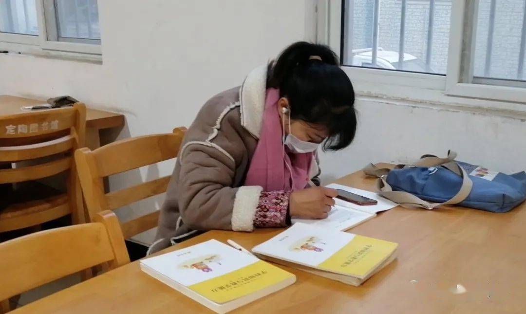 她老家是菏澤曹縣的,孩子在定陶山大附中上小學,在學校附近租房陪讀