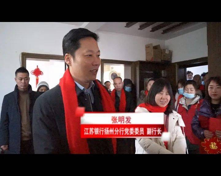 送温暖微笑女孩王羲苒加油希望在前方