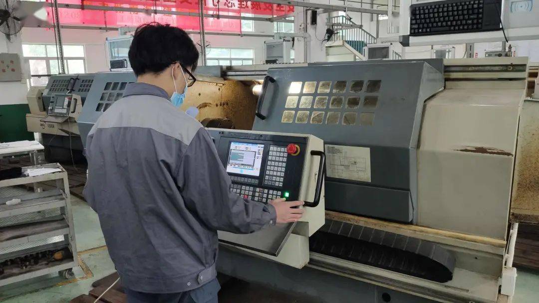 首次数控车铣加工初级职业技能初级认证考试顺利举行