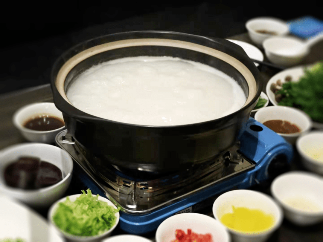 毋米粥火锅度假套餐  寒冬里的暖心之旅 寒冷的冬日里,酒店特地为