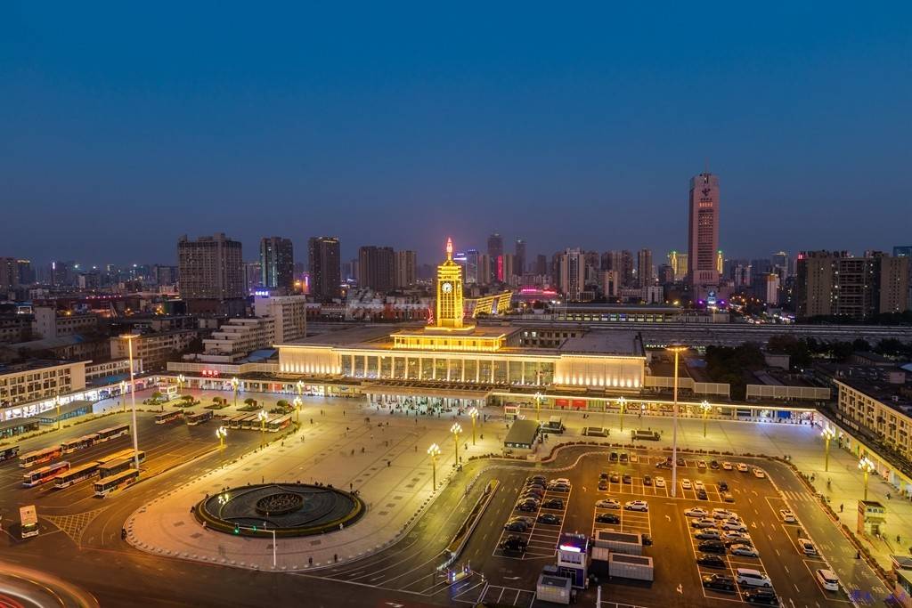 多视角下的长沙火车站 翻新后更加时尚