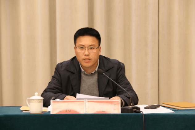 县纪委常务副书记,县监委副主任倪志超主持会议.