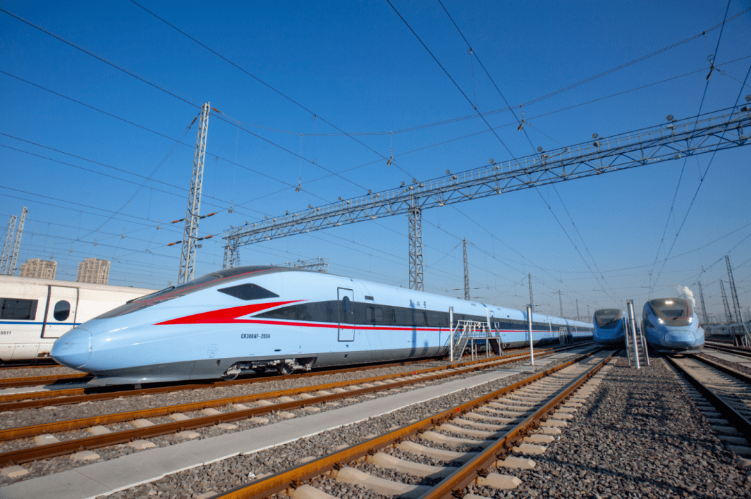 复兴号"蓝妹妹"在多地惊艳亮相,"蓝暖男"有女朋友啦!