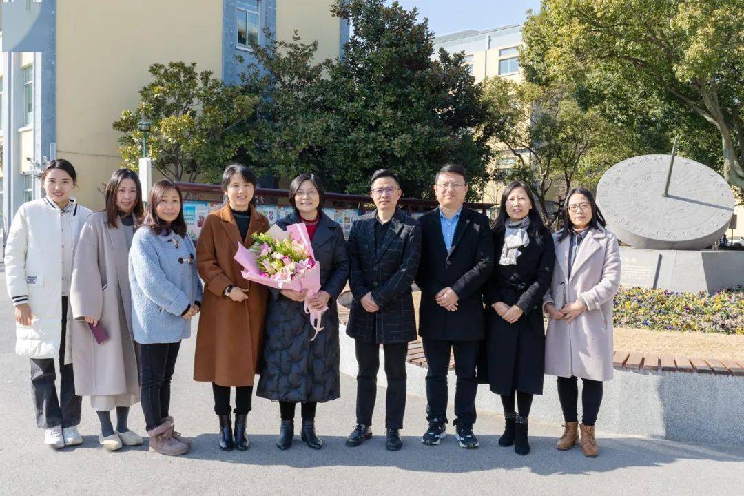 春风化雨数十载丹心一片育桃李启良中学召开王冬梅老师退休欢送会