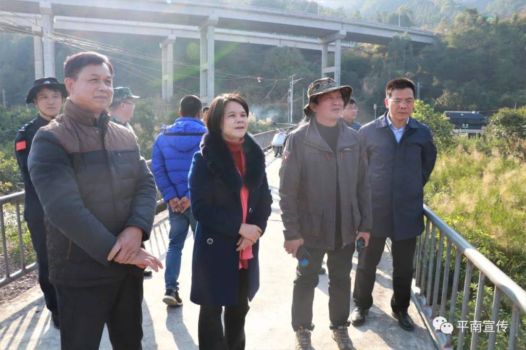 森林防火平南思旺这场大火出动直升机一天一夜才扑灭