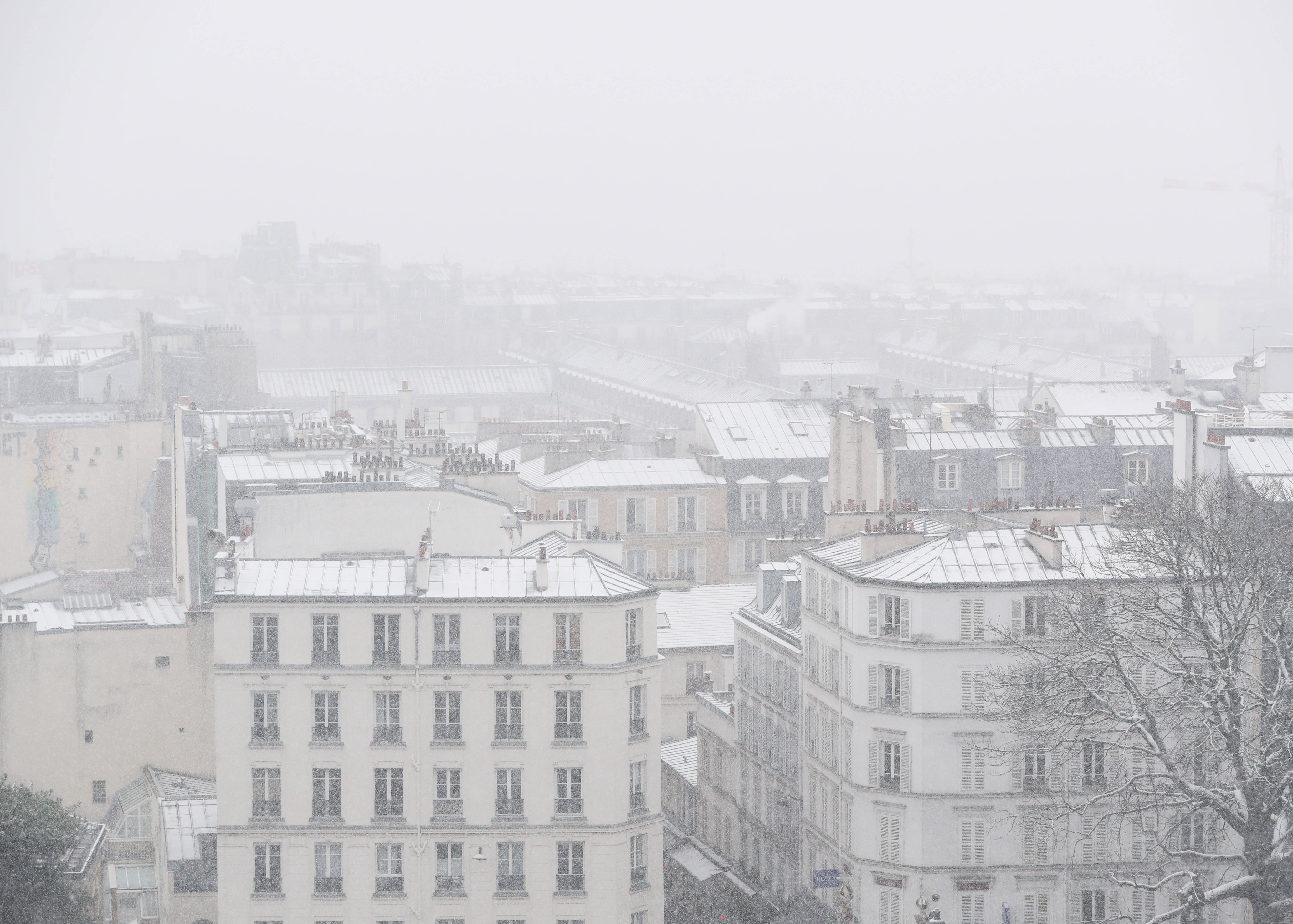 巴黎下雪了