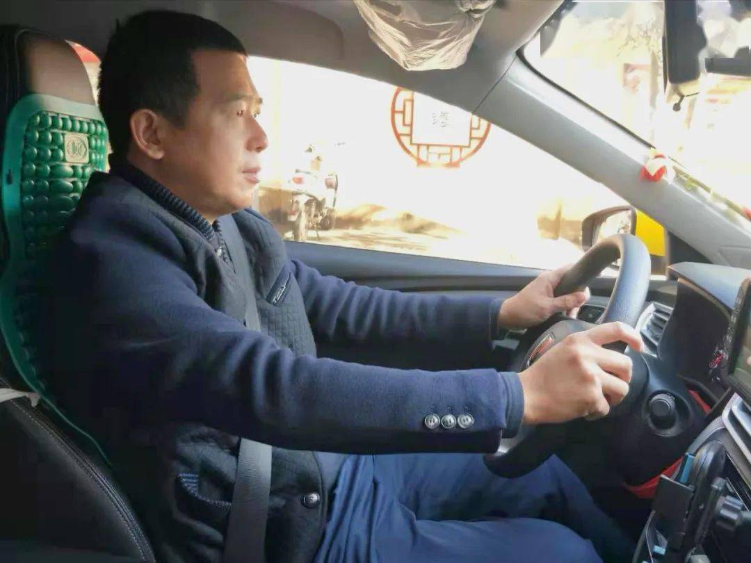 海口这位的哥"实火!_王槐
