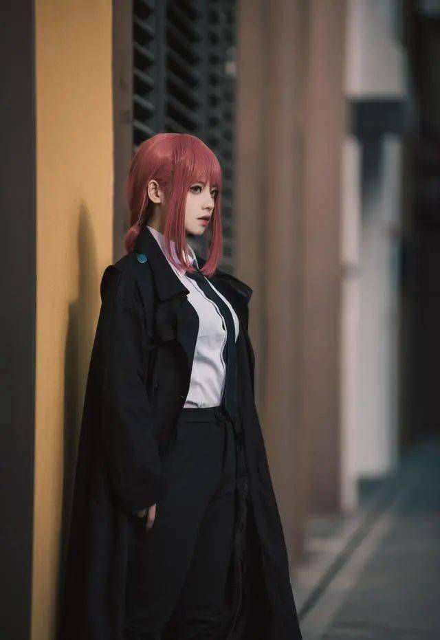 电锯人终究还是迷上了玛奇玛连cosplay也是越看越爱