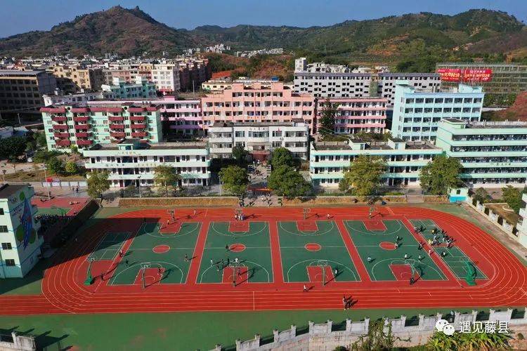 藤县第五中学校容校貌▲藤县第四中学校容校貌▲藤县第三中学校容校