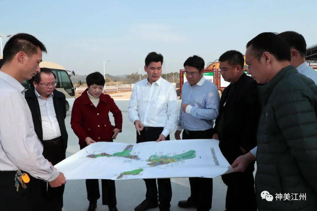 江州区委副书记,代区长李红兰,区委副书记冯江华参