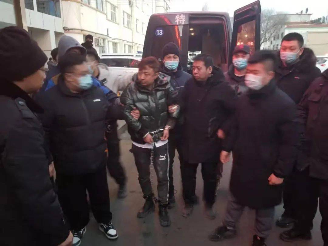 犯罪嫌疑人口供不一致_不明显的情侣头像真人