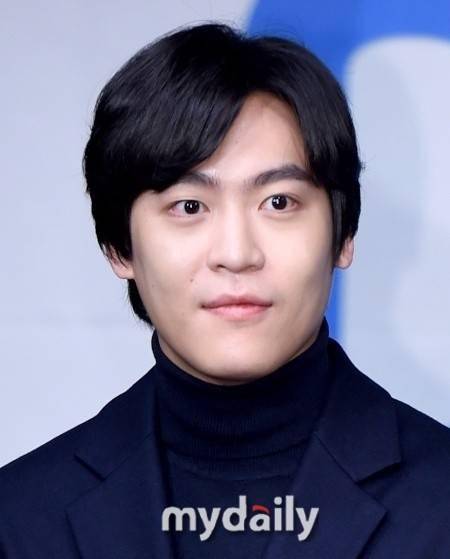 韩国歌手john park被确诊新冠病毒肺炎