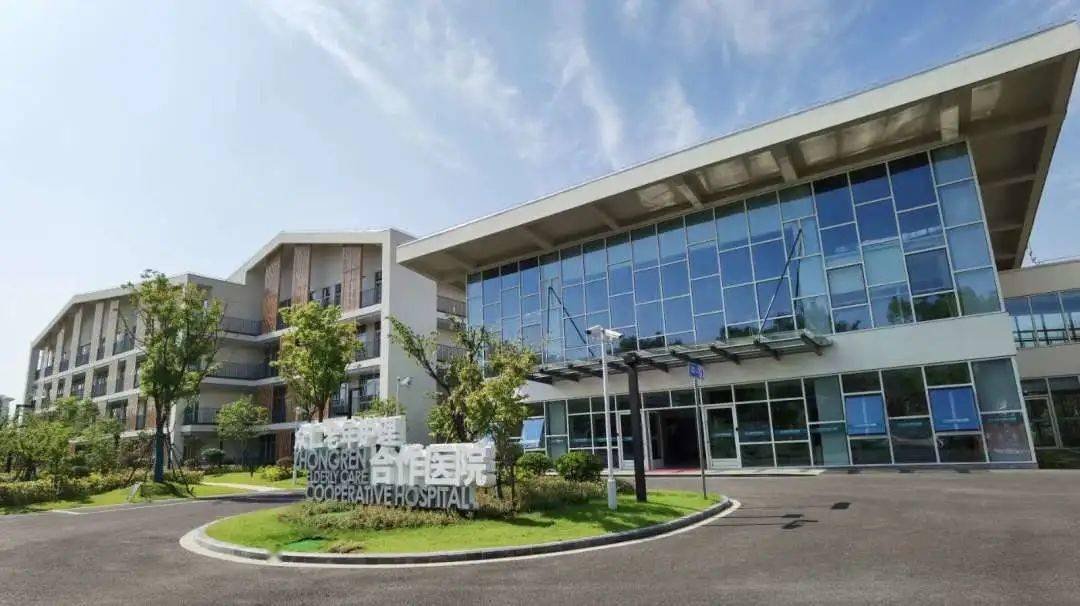 成立金山区首个"中医联合病房"11月4日,上海中医药大学附属龙华医院