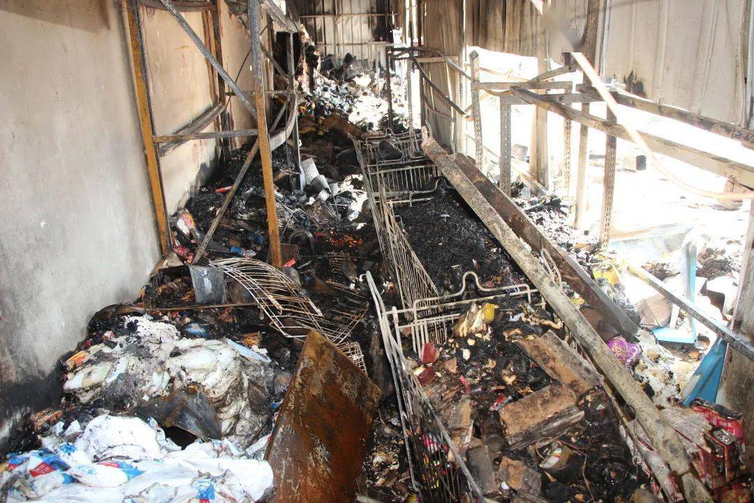 里湖美乐商场仓库突发大火,竟是熊孩子……_火灾