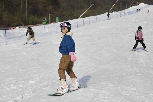 谁说只有北方能滑雪？杭州滑雪爱好者家门口实现滑雪自由