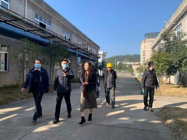 "一到企业现场,伍有君马上询问企业近期安全生产情况