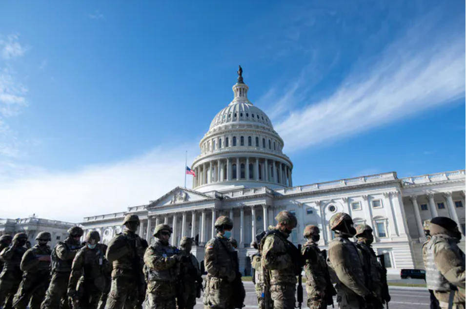 担心特朗普的铁粉渗透联邦调查局对25,000名国民警卫队士兵的“安全审查” _华盛顿