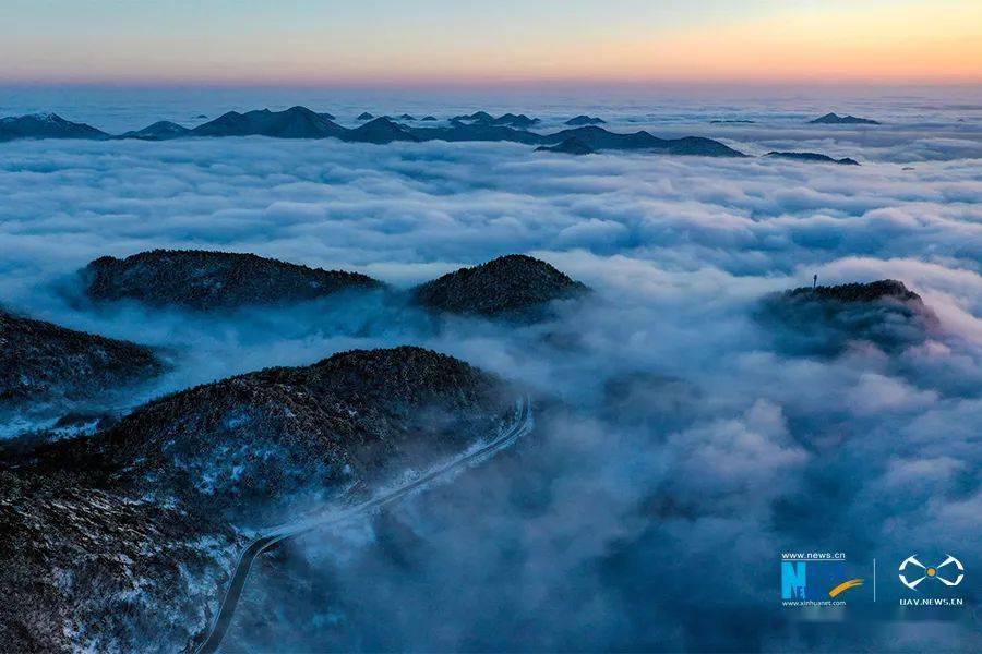 重慶巫溪紅池壩長期被積雪覆蓋 漫山白雪與雲海在山間相匯 雪景壯闊