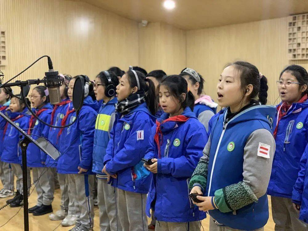 天籁童声沁心田 美育成果展风采----东仁堡小学"萤火虫"合唱团参加"
