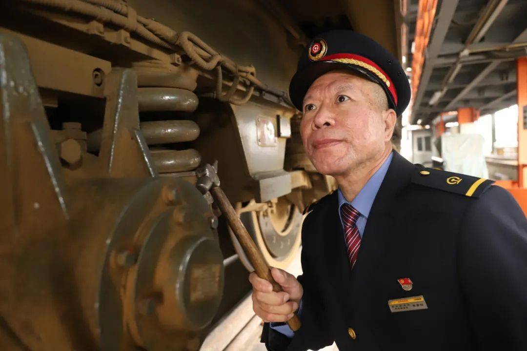 驰援武汉,他第一个签下《请战书》!_李景阳