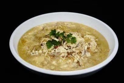 "笋衣铺蛋"是地道的农家菜,在民间也是餐桌上常见的一道菜,它的食材