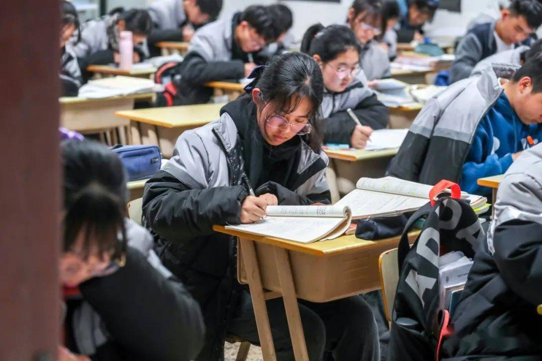 松江一中的夜静美是您的孩子在发奋读书吗