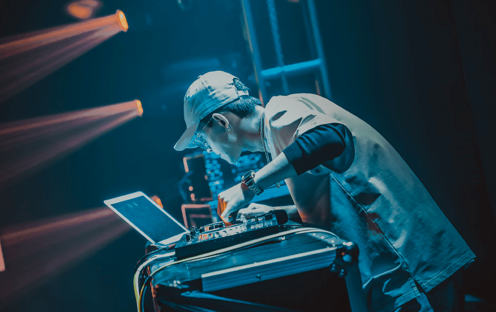 主要风格:pop metalhardcore—rap主要成员:队长:谈斌主唱:德宝吉他