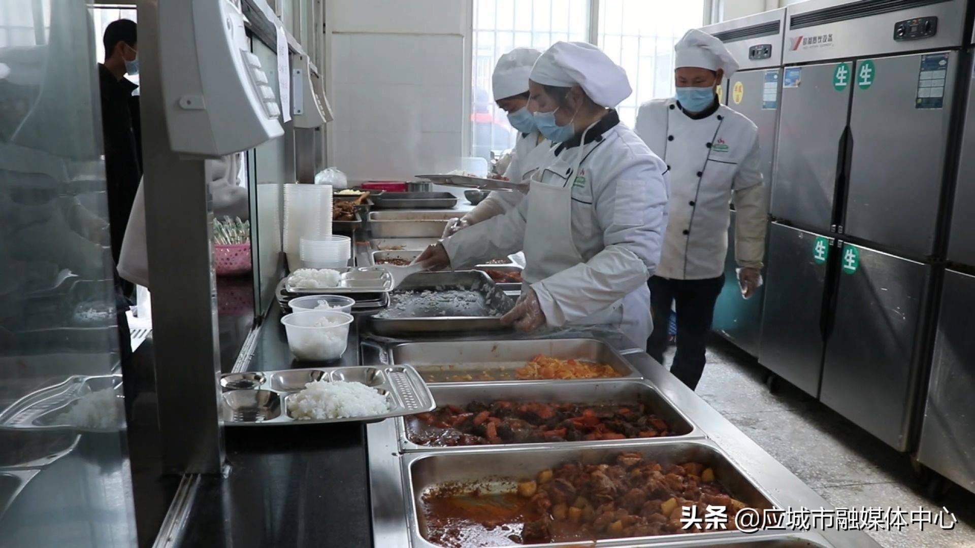 应城市职教中心用心改善教职工食堂提升服务质量