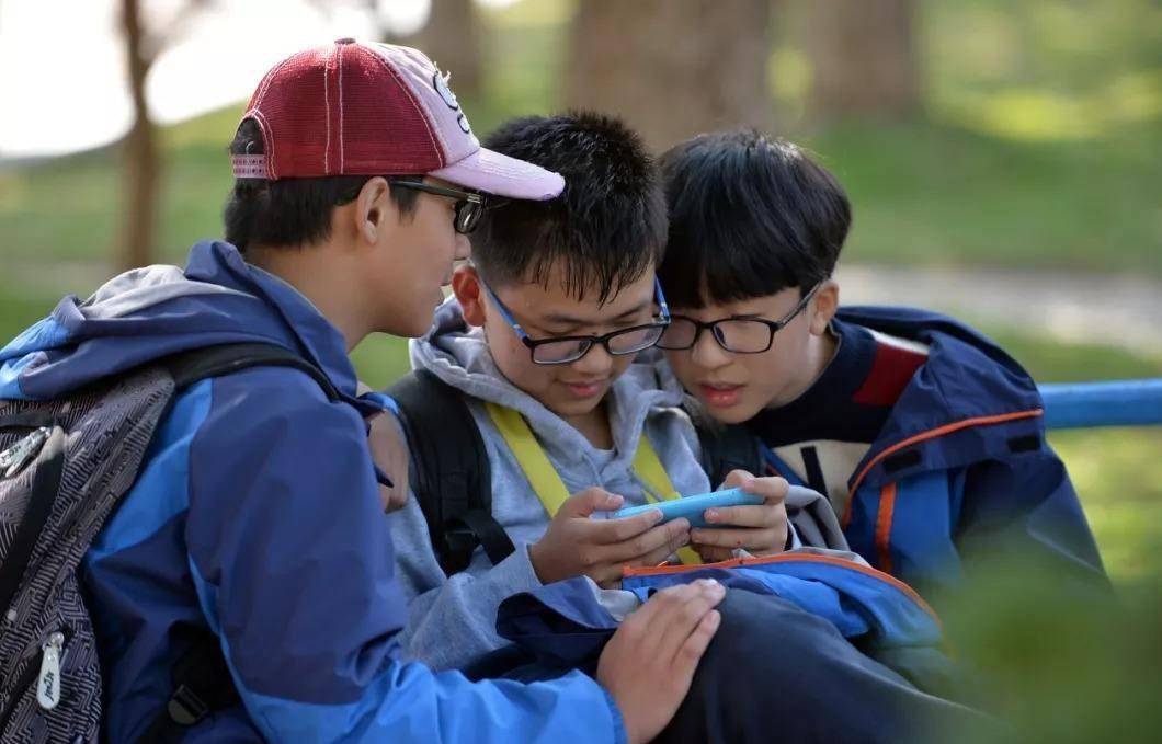 腾讯再次行动专治小学生玩游戏刷脸充值早该如此了