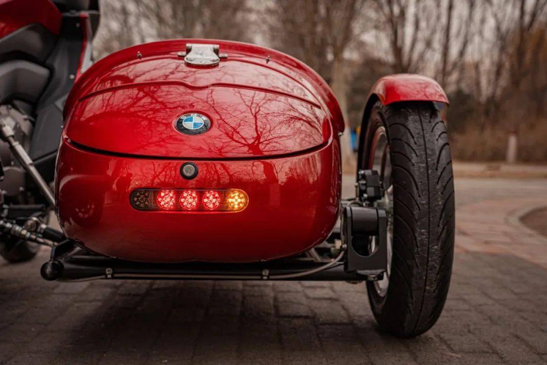 时速可达200km/h的侉子,实拍宝马k1600 三轮版丨视界