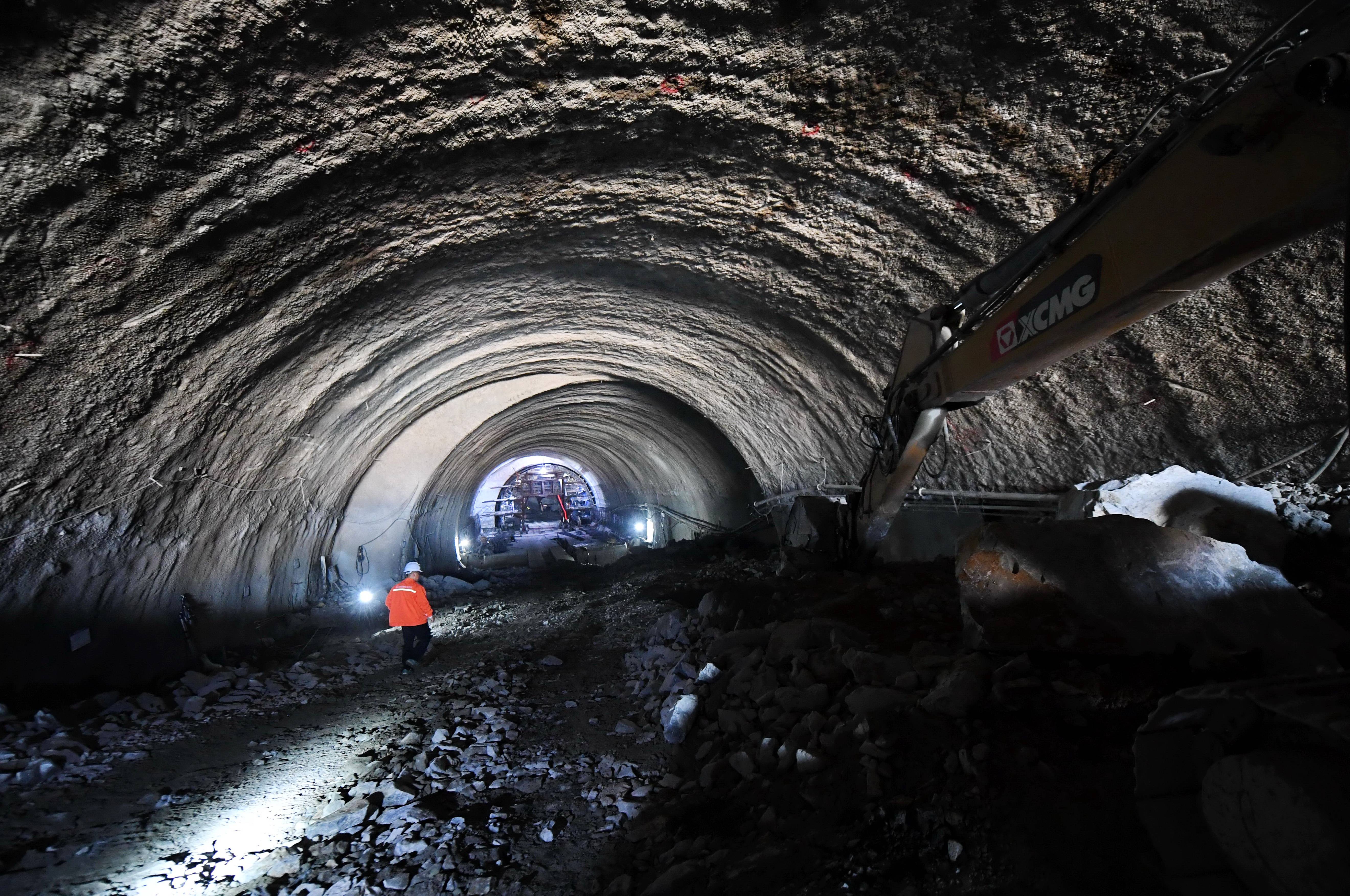 新建福厦铁路新云居山隧道顺利贯通