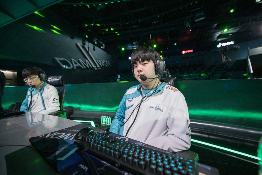 国外lol玩家谈dwg失利恭喜bro获得全球总决赛冠军