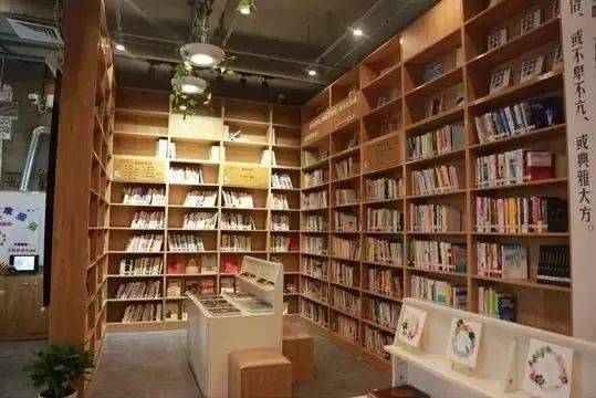 城市書房新世紀廣場分館城市書房新世紀廣場分館位於榮成市新世紀地下