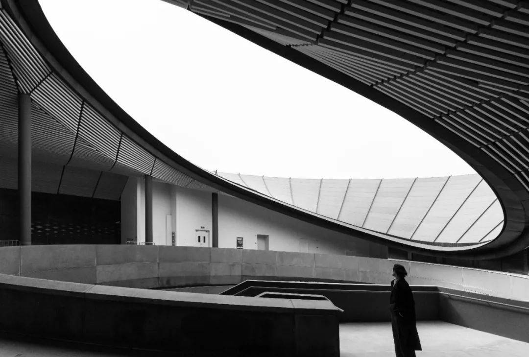 "港口渡口"作为黄浦江贯通工程南段的重要空间节点,是首次将轮渡码头