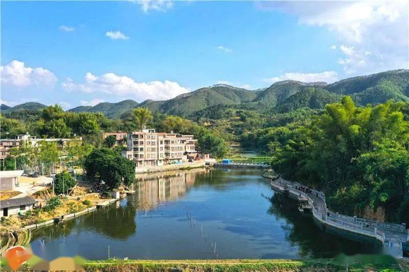 世界时尚小姐冠军郭骅莹来浦北龙女泉了