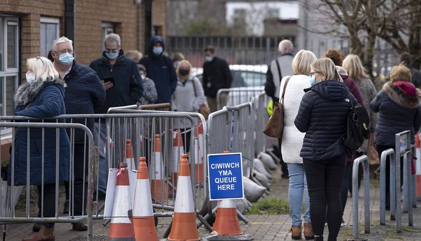 英国首相警告变异病毒或致死率更高皇马主帅齐达内检测呈阳性国际疫情