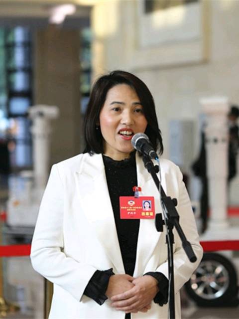 来自总工会界的省政协委员,东莞市鸿志经营管理研究院院长尹利平在