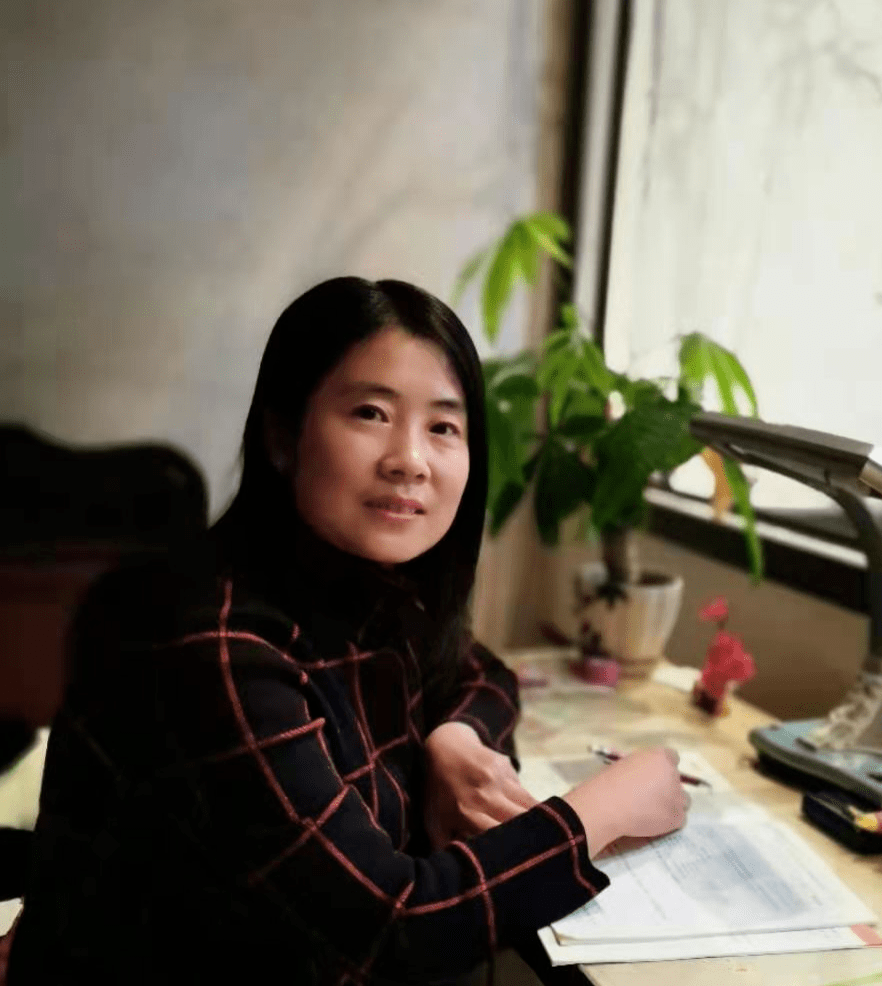 作者简介:王丽青,繁峙中学教师,爱好广泛,尤其爱读书,对工作和生活