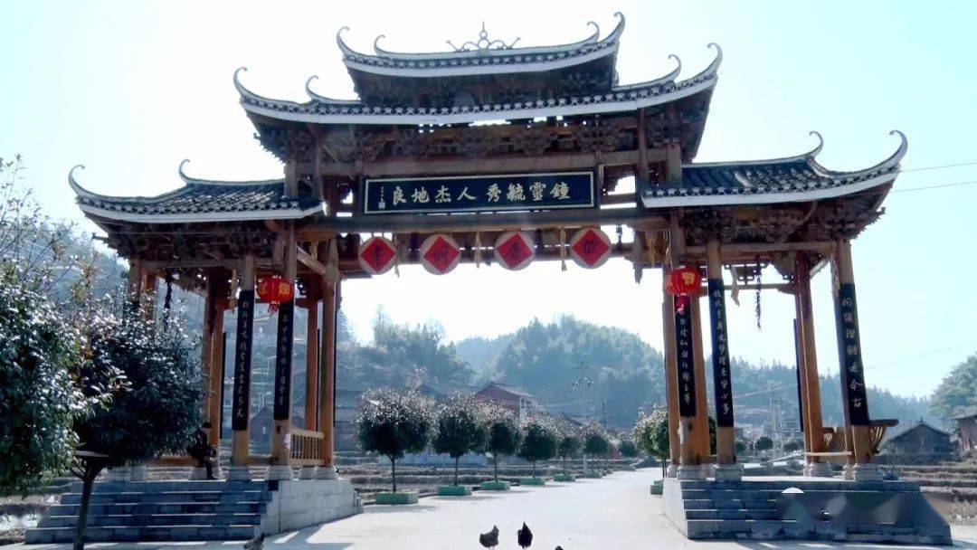 近日,贵州省绿化委员会办公室,贵州省林业局授予天柱县高酿镇"贵州省