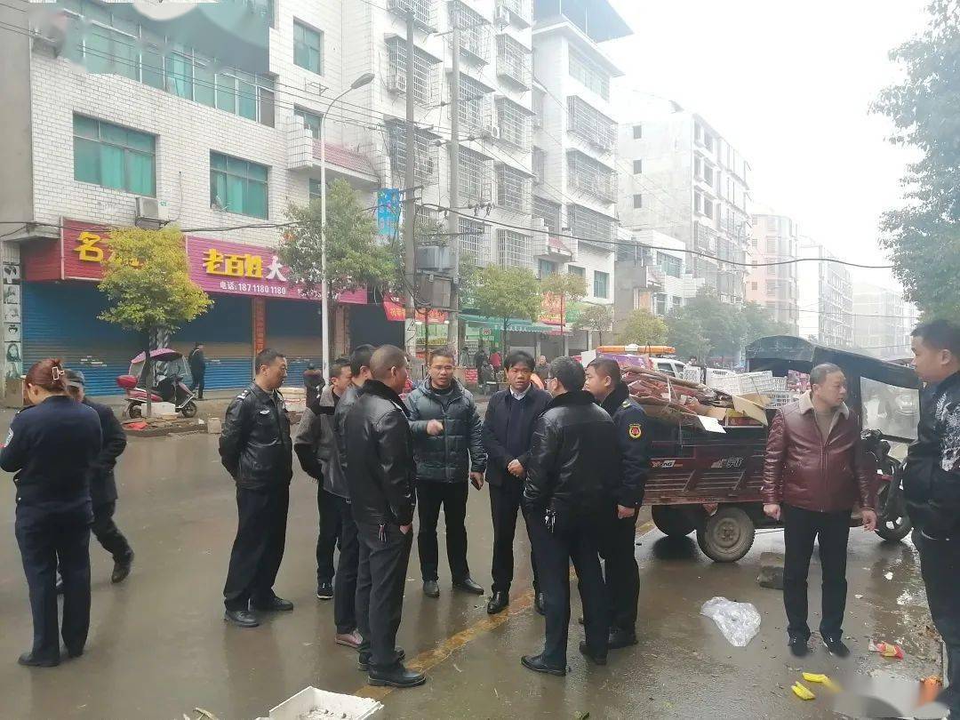 集中整治新化县枫林街道全面打响城区交通秩序和环境卫生集中整治攻坚