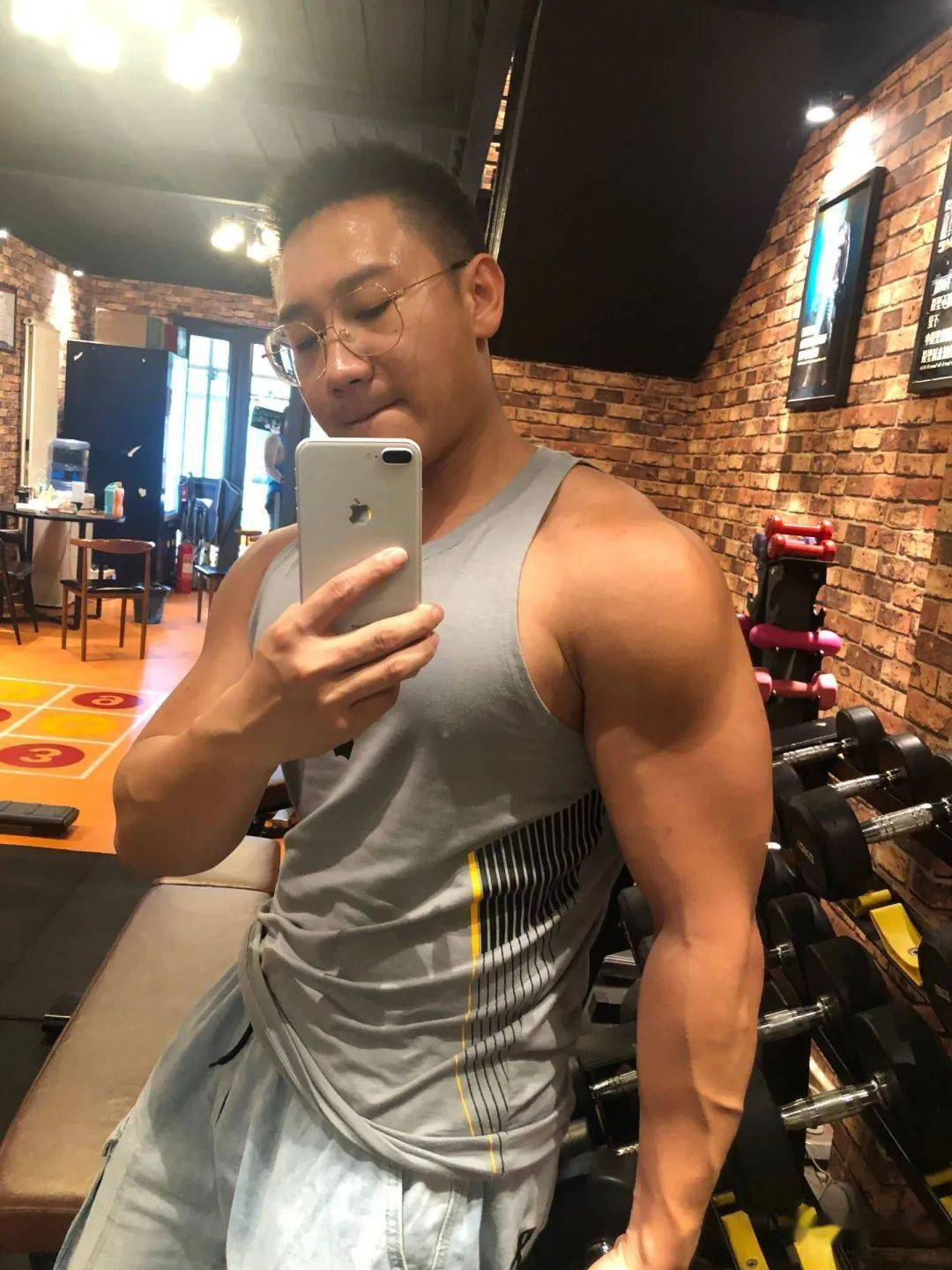 玩机车的北京小伙练出肌肉的样子也太酷了