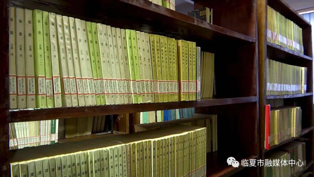 除读者持证到图书馆借阅外,我们推出了线上阅读服务,实现了读者与图书