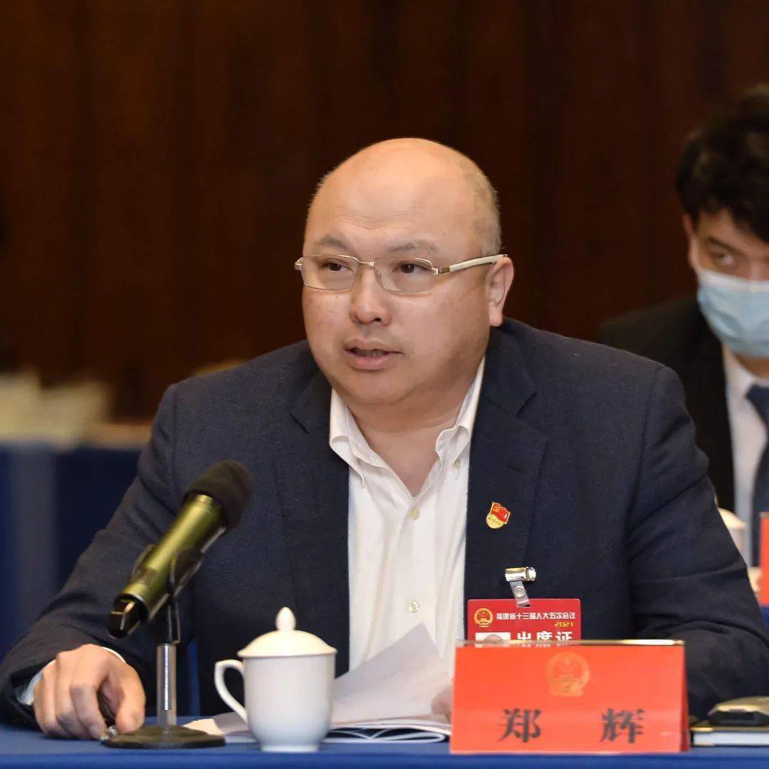 吴深生代表审议发言1月24日至25日,参加省十三届人大五次会议的代表们