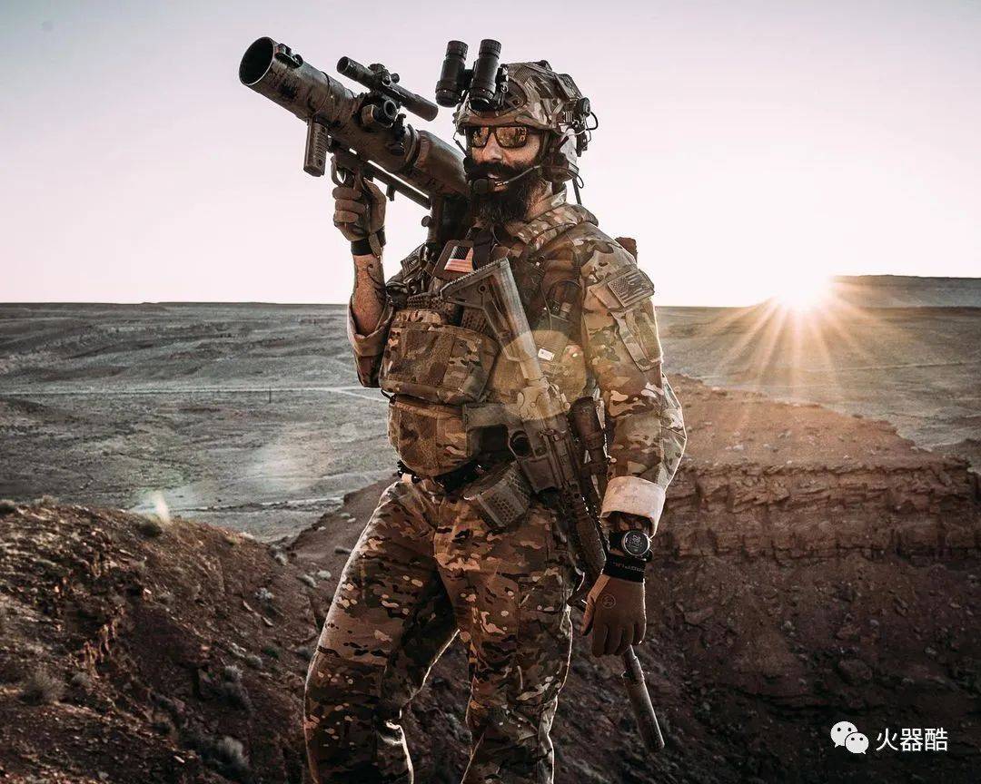 【战术范儿】全装拿枪的人 自带超强气场