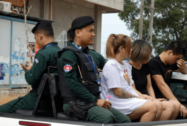 泰国孕妇案件_泰国孕妇谋杀案_泰国一孕妇利用警察妻子身份杀14人
