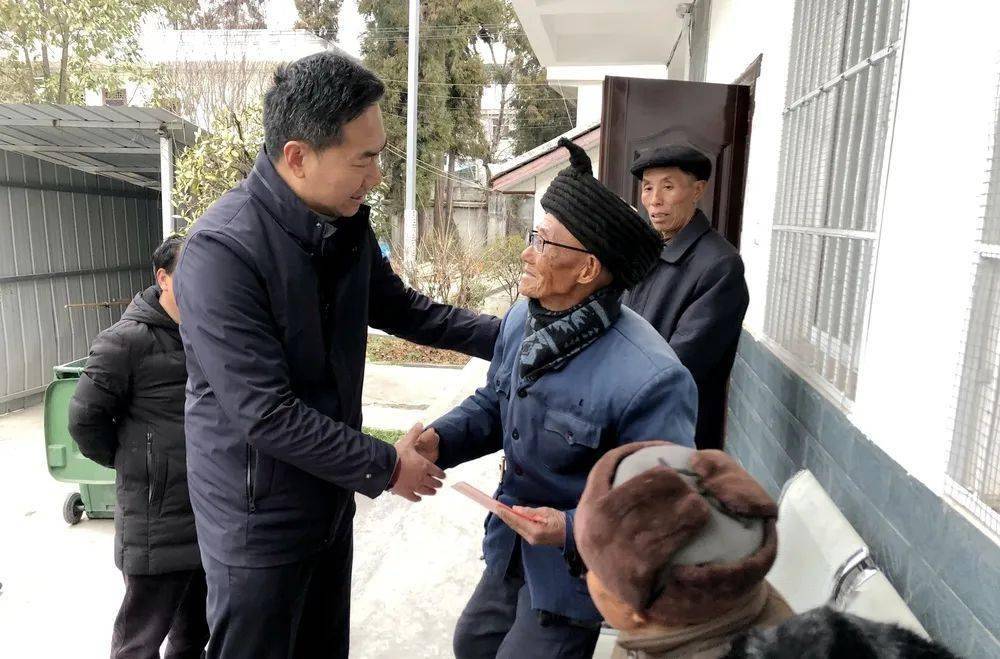 一如既往地关心,支持越西的建设和发展,多给县委政府和乡村提出意见与