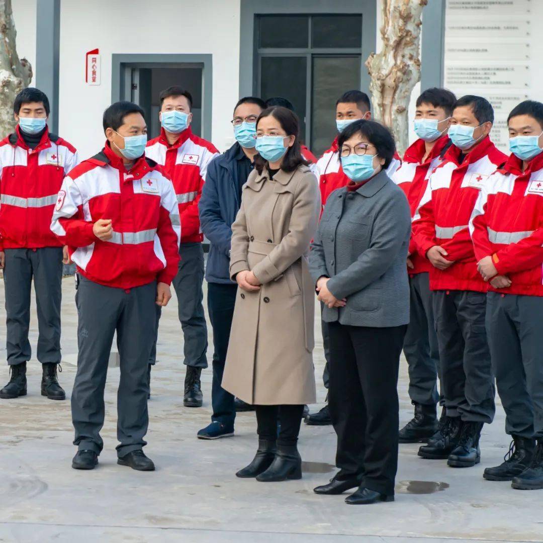 副会长陶竞一行来我县开展"红十字博爱送万家"慰问活动,副县长郑海敏