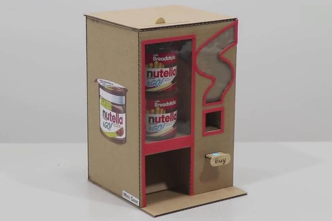 用纸板制作零食自动售货机纯手工打造动手能力真是服了